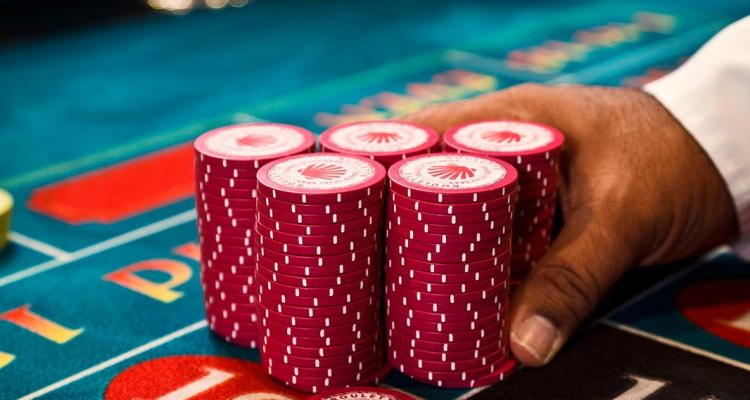 Playing Casino Games is the New Boredom Buster