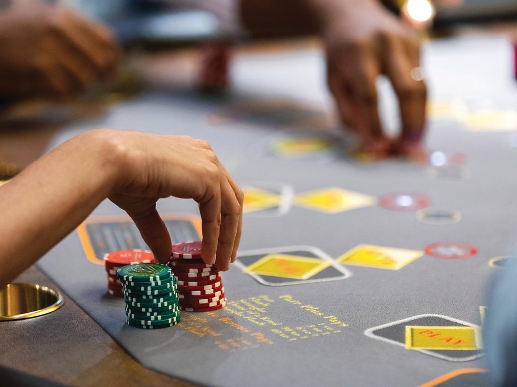 How can I check the credibility of an online casino?