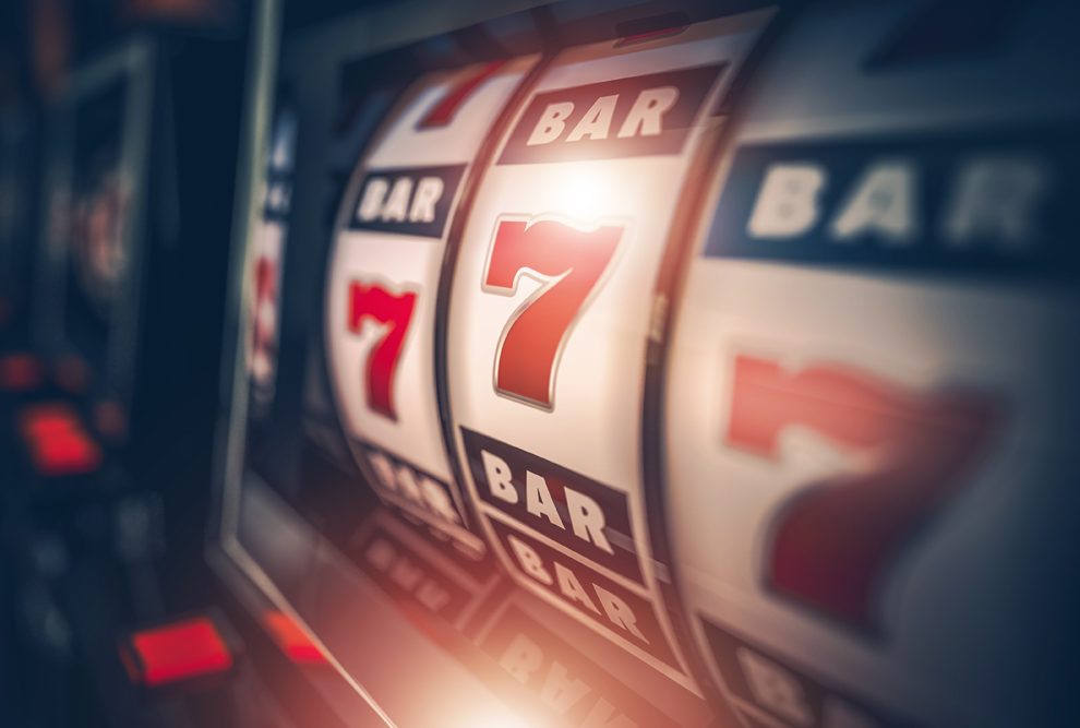 Roll The Slots To Attain The Victory Along With Cash Prices